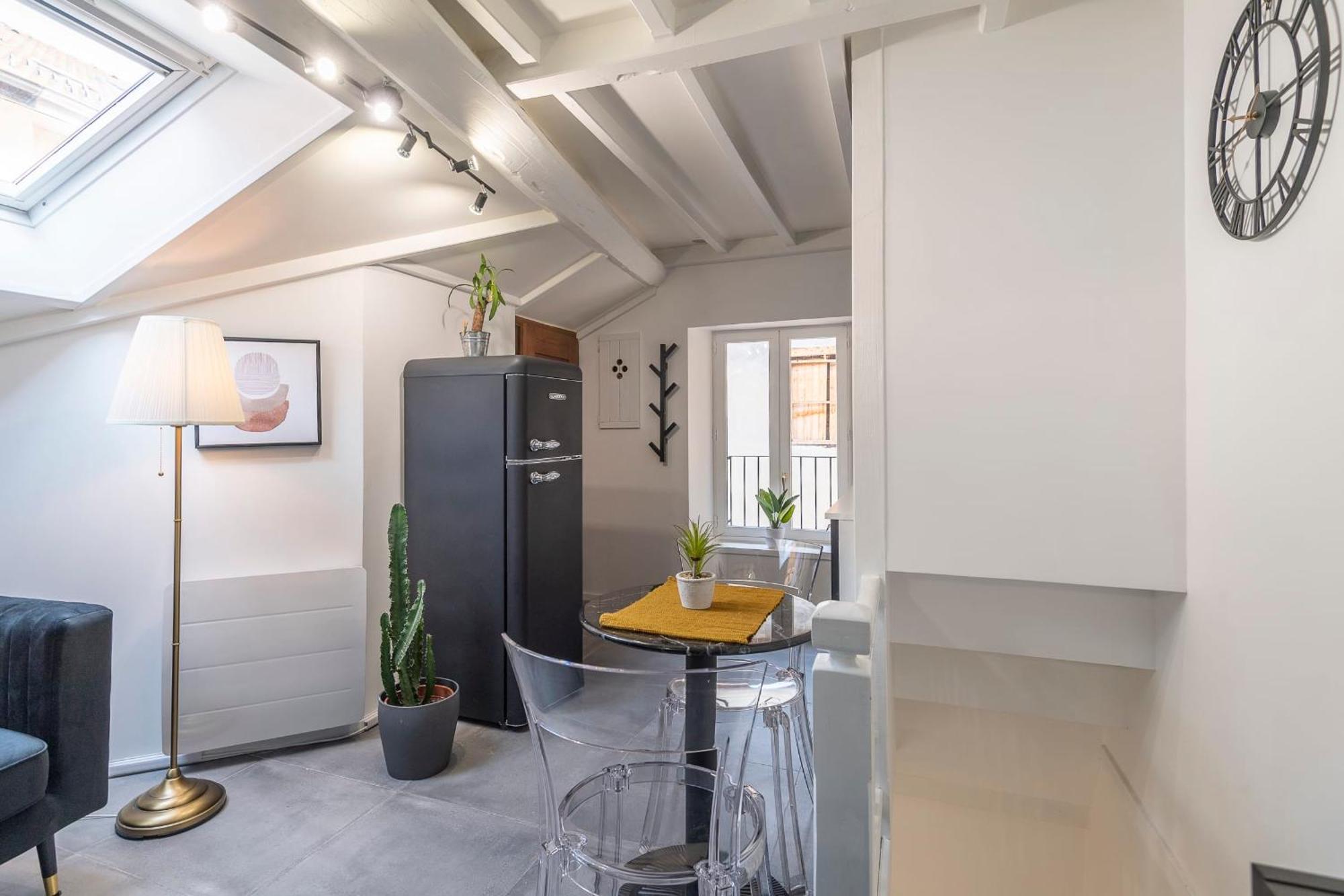 Apartment Schöne T2-wohnung Im Herzen Der Altstadt Von In Der Nähe Des Sees